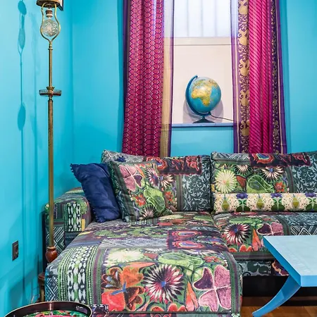 Charming Funky In Center Of Daire *